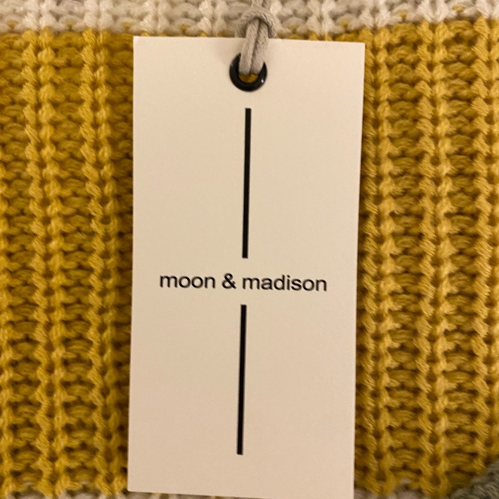 moon&madison sweater - Picture 2 of 3
